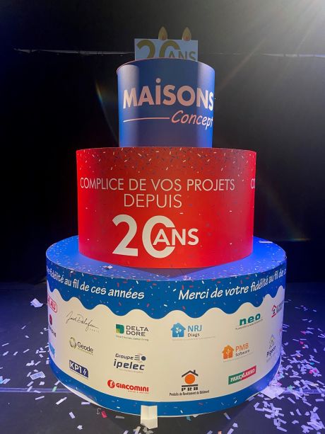 Evenement maison concept avec gateau PLV XXL